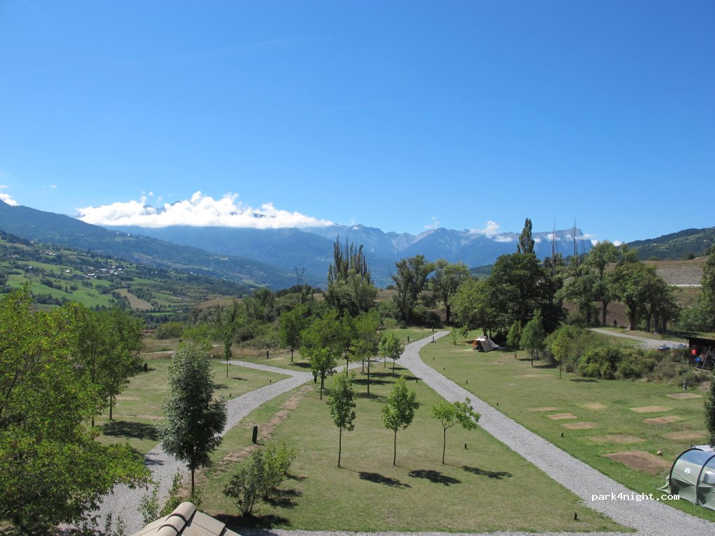 (05380) Le Domaine des Ecrins accueil camping car